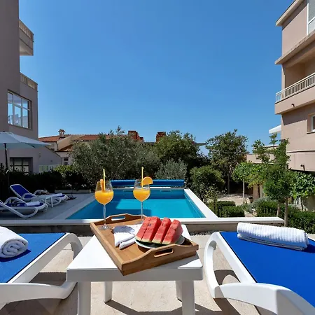Flores With Private Pool