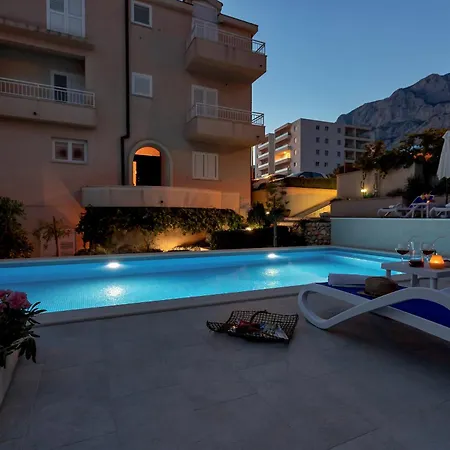 Appartement Flores With Private Pool