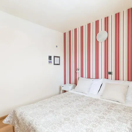 Flores With Private Pool * Makarska