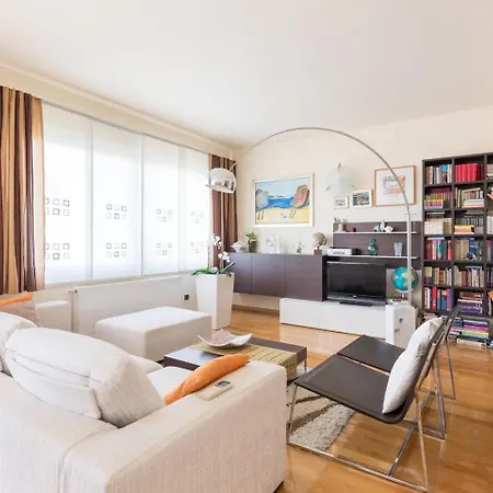 Flores With Private Pool Appartement Makarska