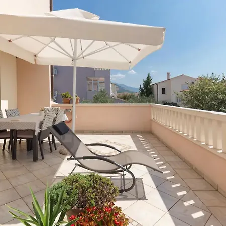 Flores With Private Pool