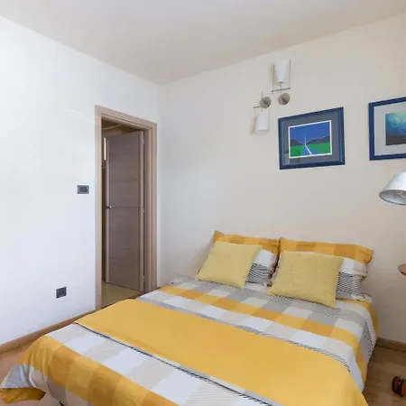 Flores With Private Pool * Makarska