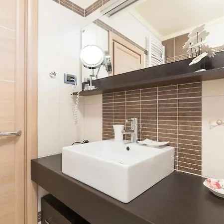 Appartement Flores With Private Pool Makarska