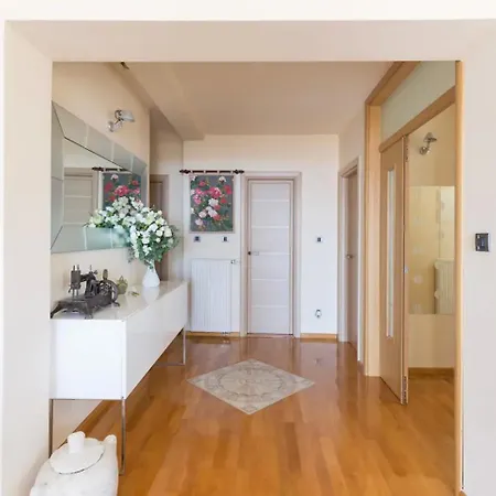 Apartment Flores With Private Pool