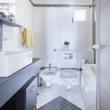 Appartement Flores With Private Pool *